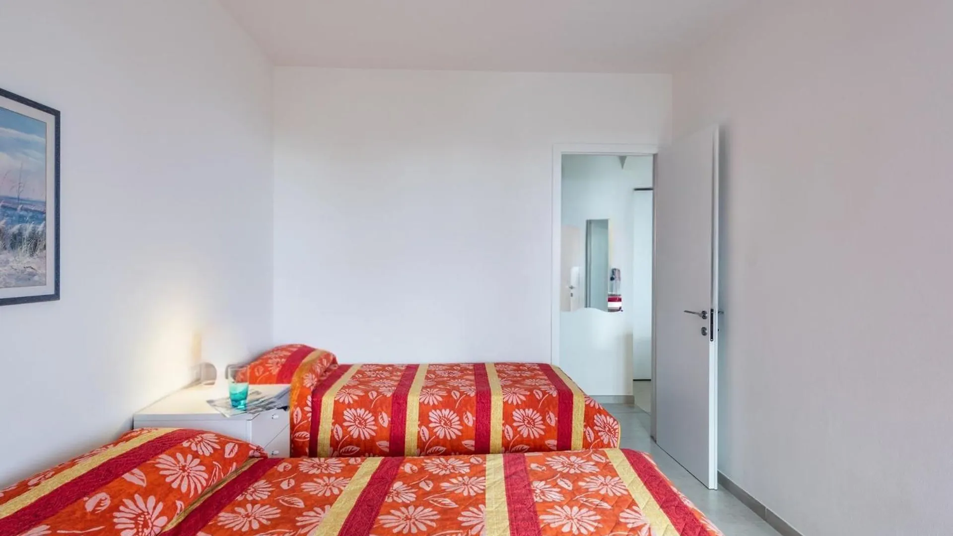 Bright Fllat Near The Beach In Бибионе Апартаменты